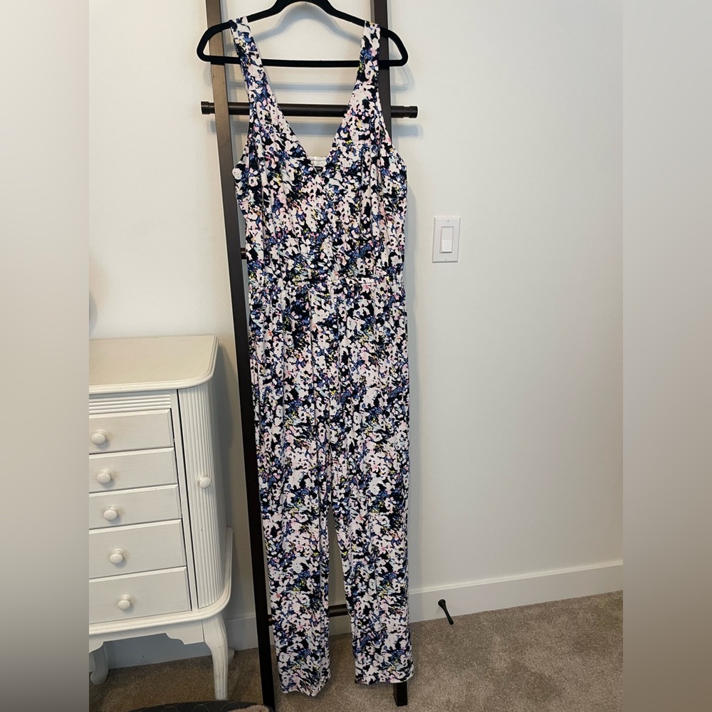 Beautiful jumpsuit/daytime onesie! Size L from I 🖤Ronson.  EUC.